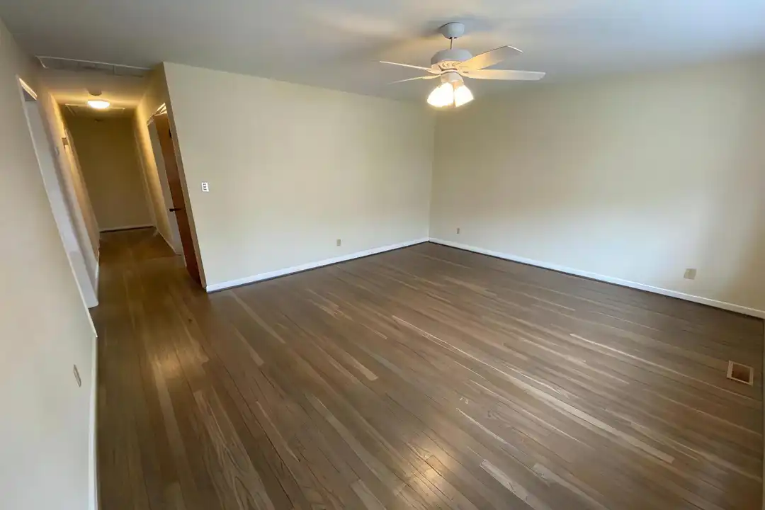 218 Mona Dr - View 6