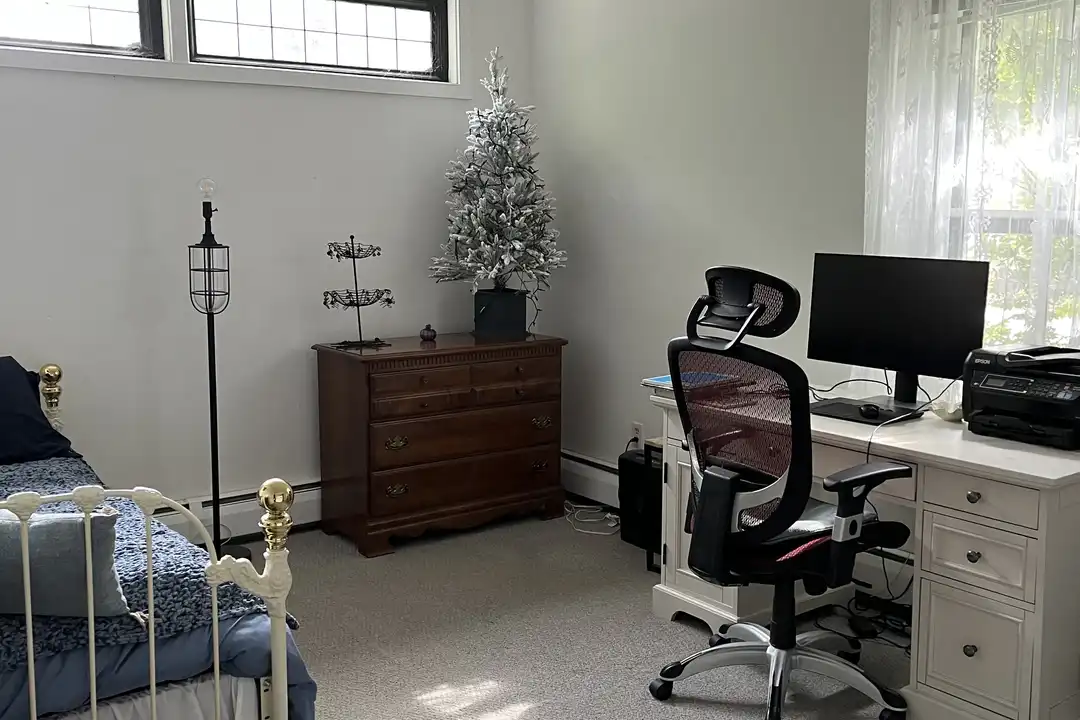 302 S Orange St unit Carriage house - View 4