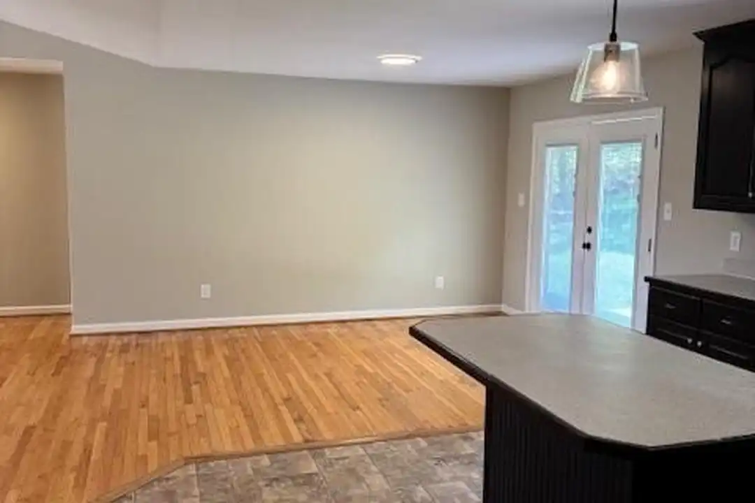 186 Chesterfield Dr - View 4