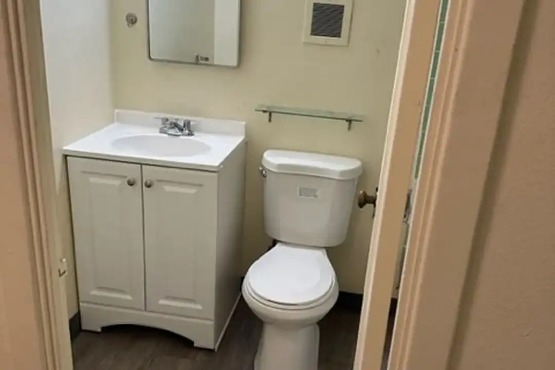 Eugene Manor Apartments - View 5