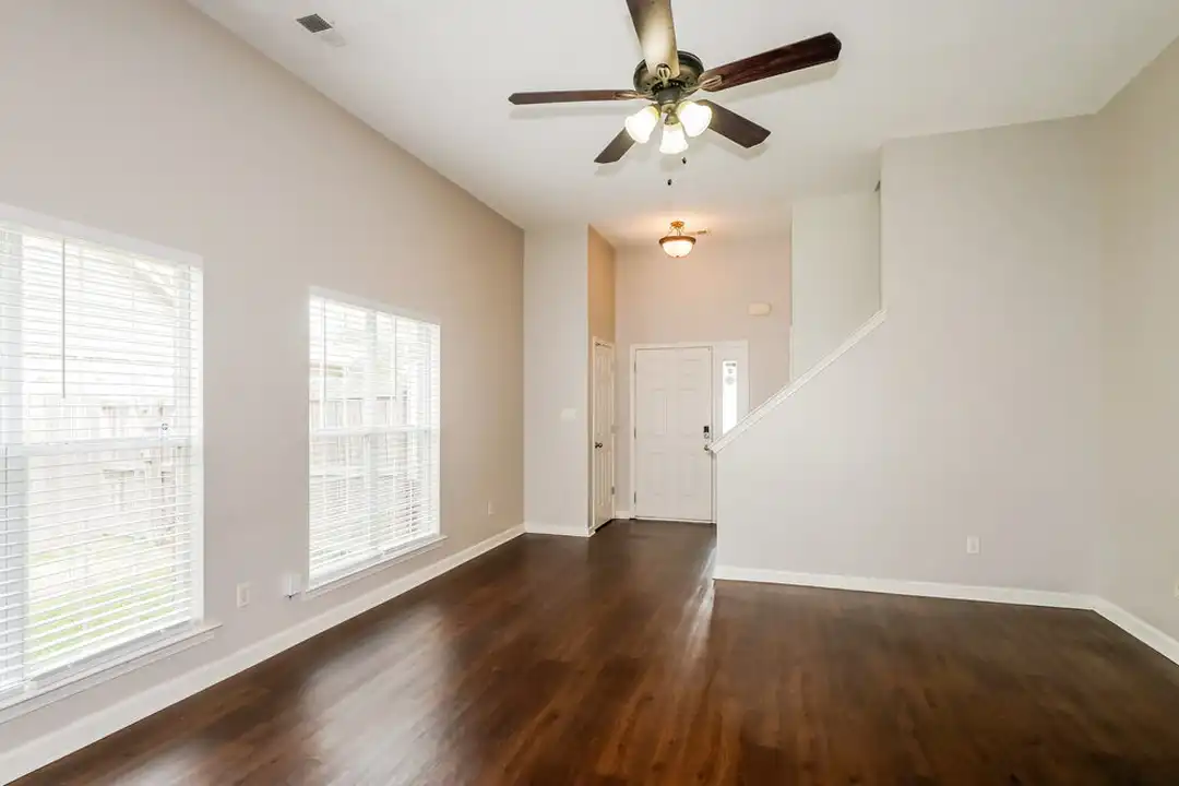 10333 Cottage Oaks Dr – pohled 5