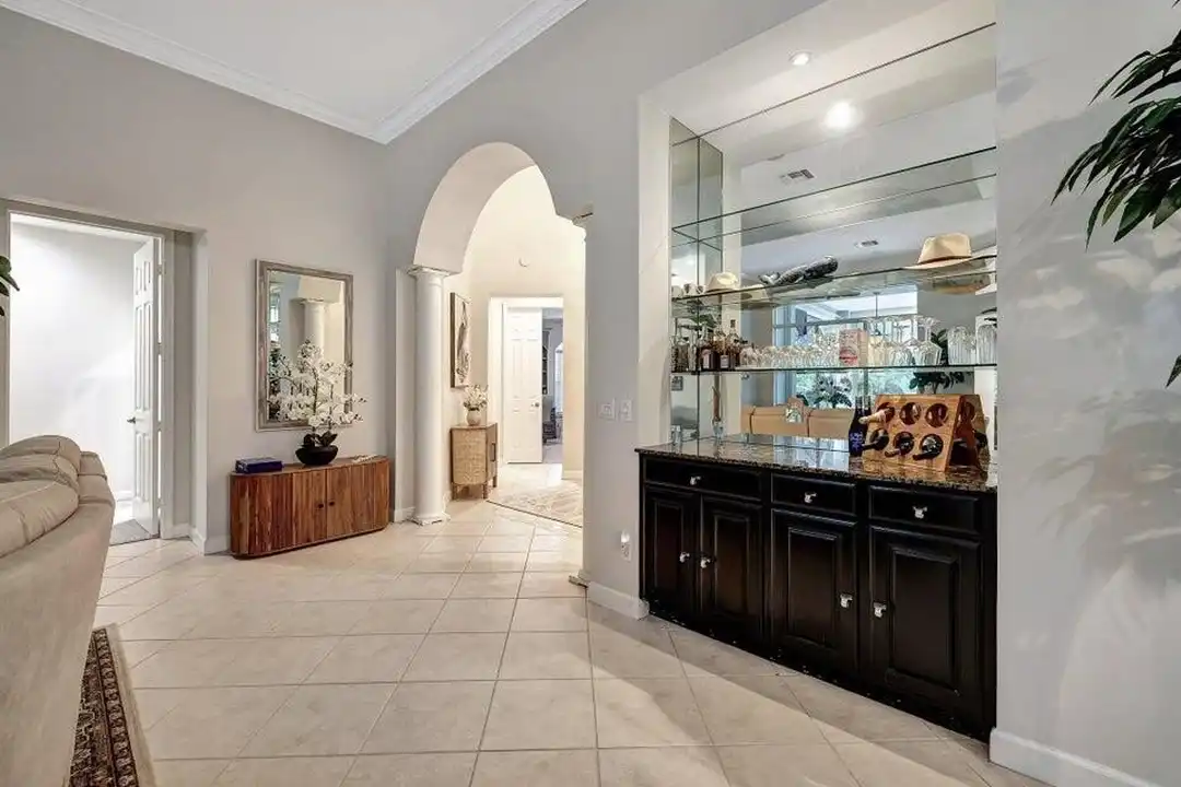 7602 Greenbrier Cir - More