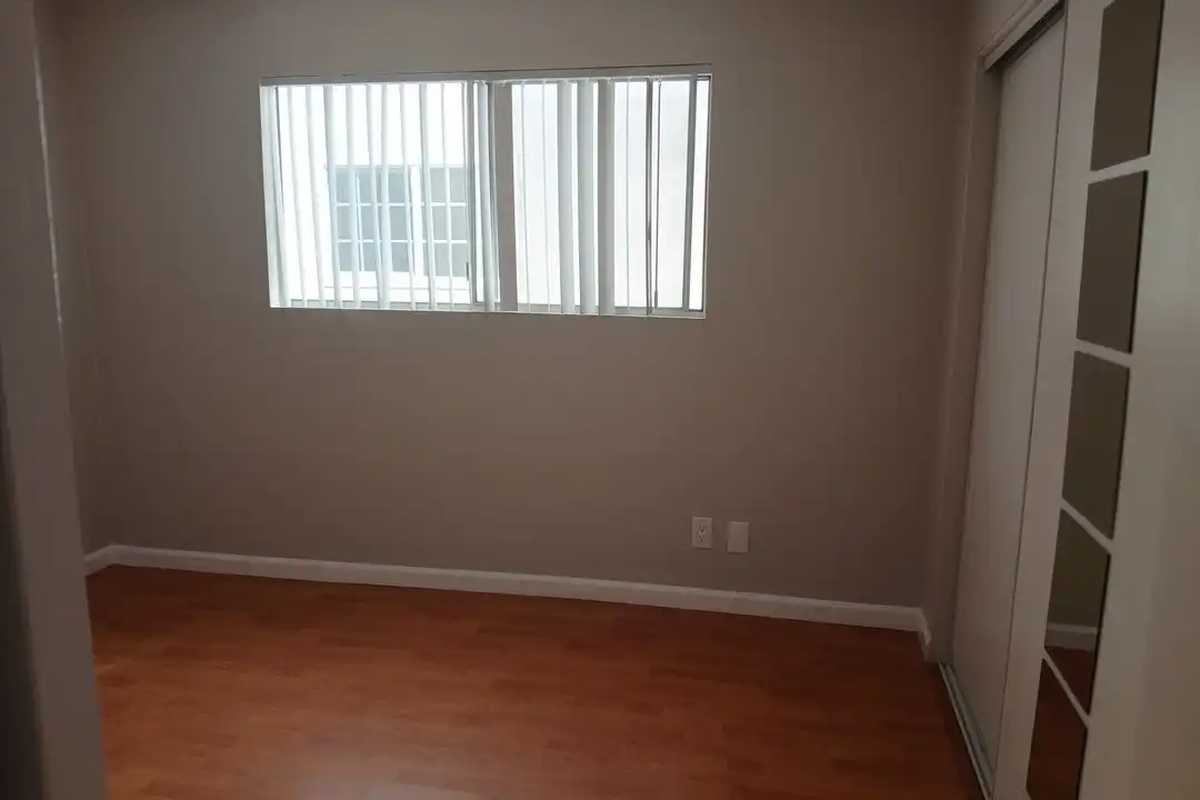 1920 Manning Ave unit #6 - View 3