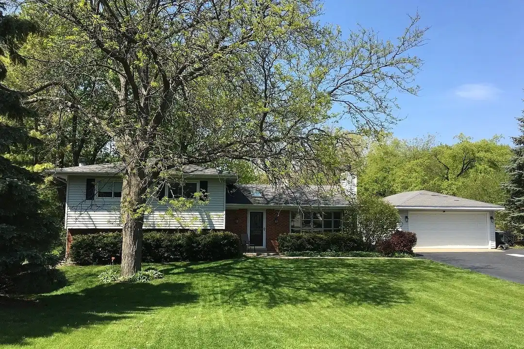 1073 W Elm St – photo 1