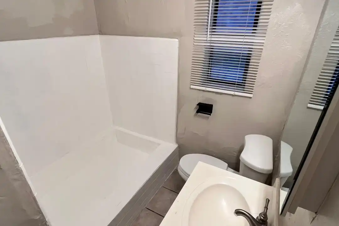 2620 N Stone Ave unit 2 - View 6