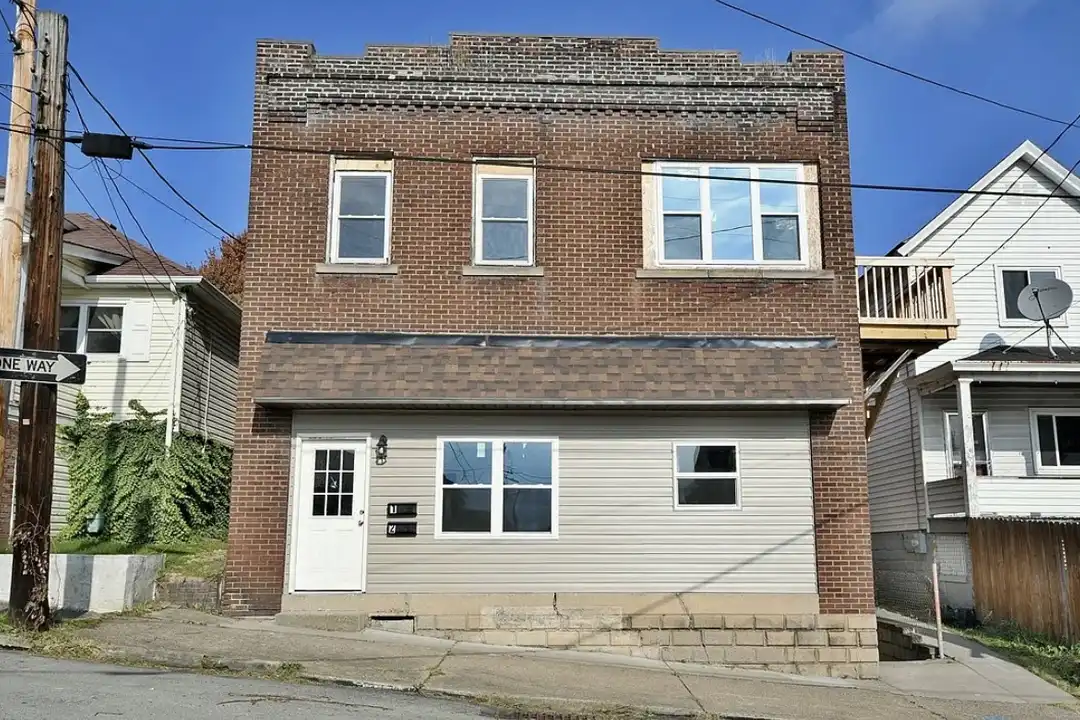 494 8th St unit 2 – photo 1 of 9