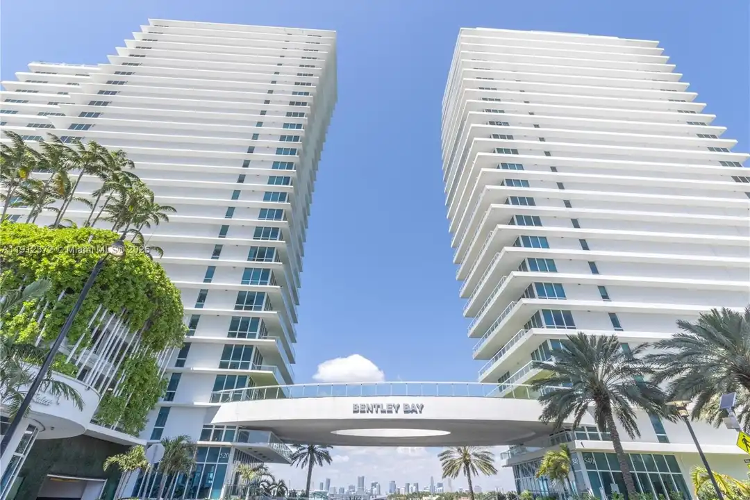 Apartment in Miami Beach - View 2