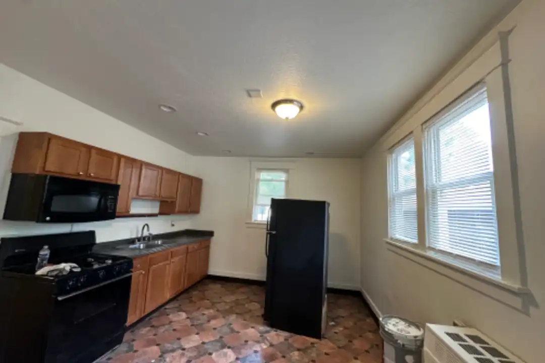 304 Central Ave unit Apt 3 – photo 1 of 8