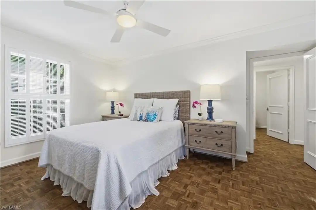 2700 Lantern Ln - More