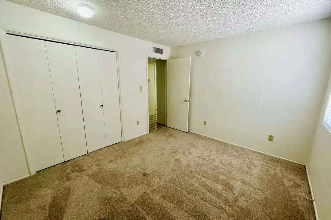 3216 N Cherry Ave - View 6