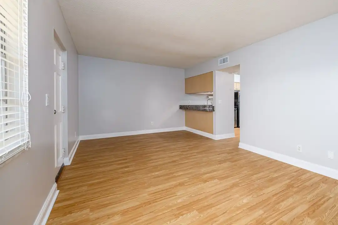 120 S Church Ave – pohled 6