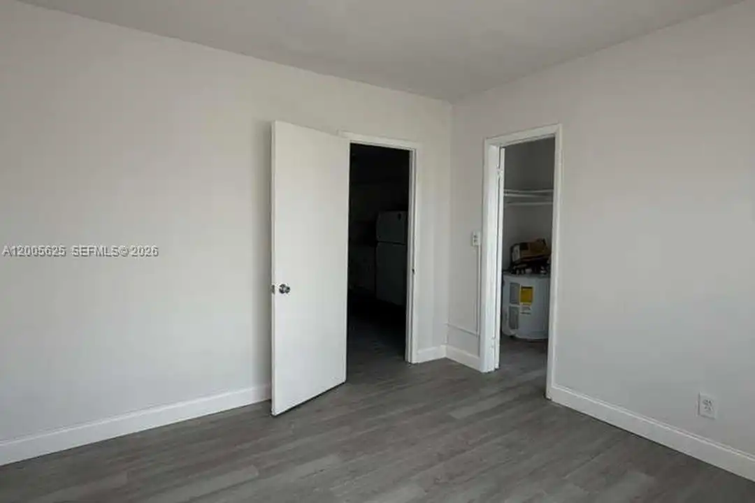 1628 SW 7th St unit 9 - View 4
