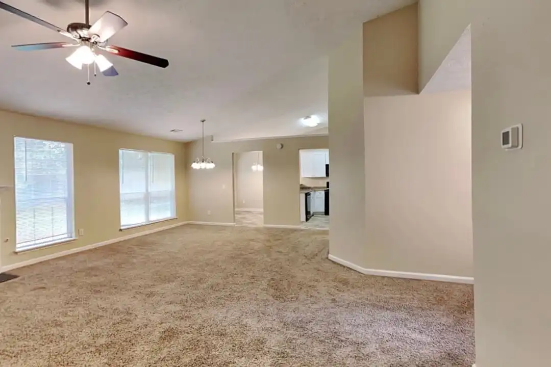 Apartment in Covington - View 3
