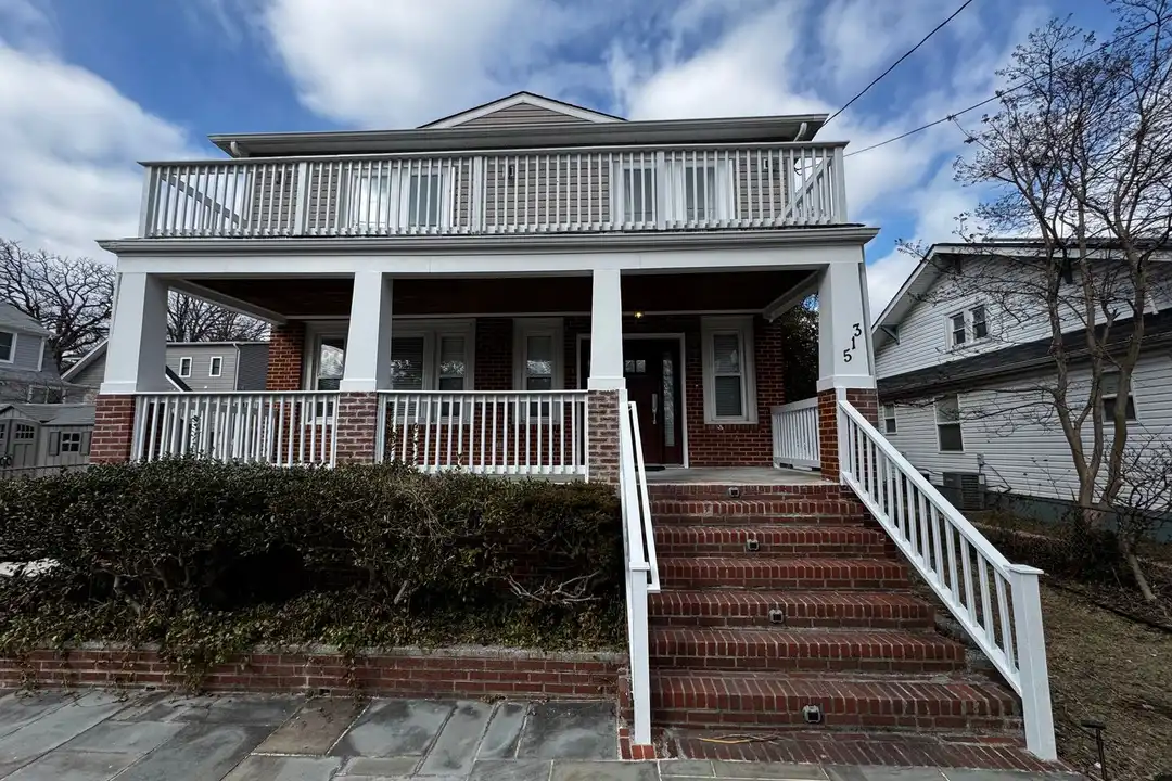 513 Whittier St NW - View 2