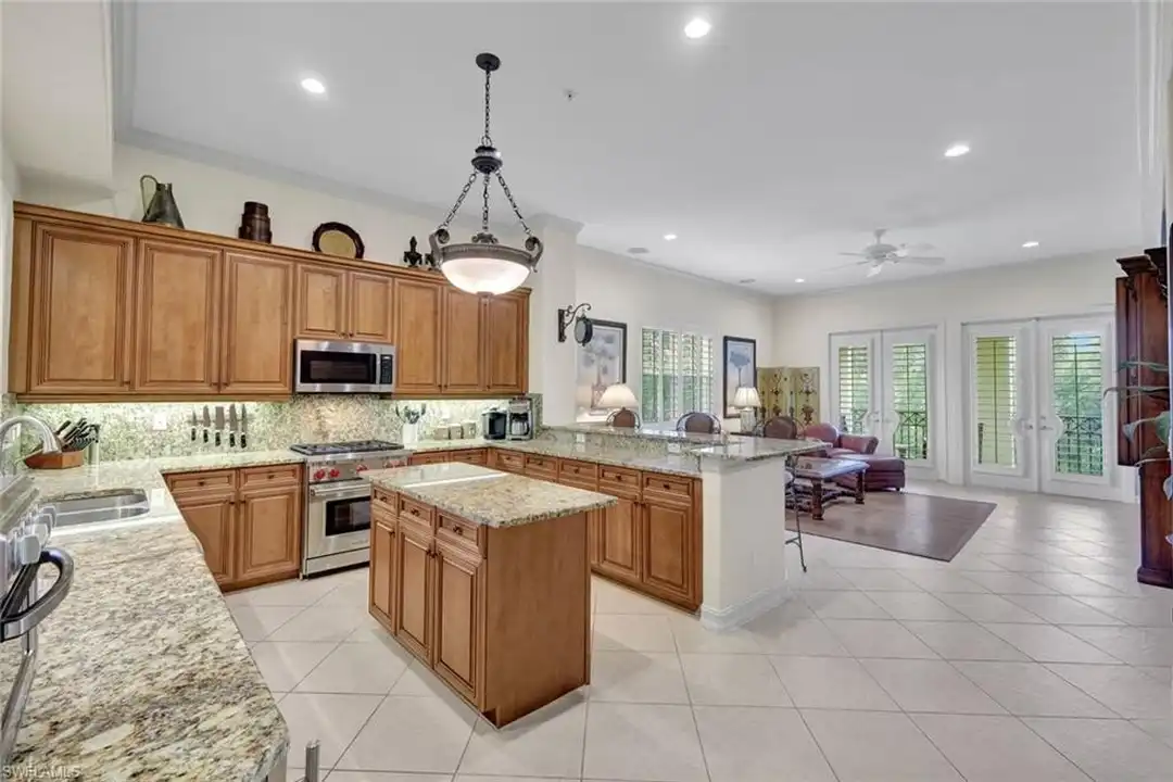 Apartment in Naples - More