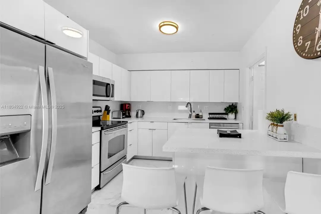 421 W Pembroke Rd #0 - View 4