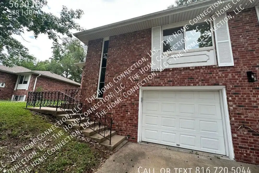 5630 NW Hillside Dr - View 2