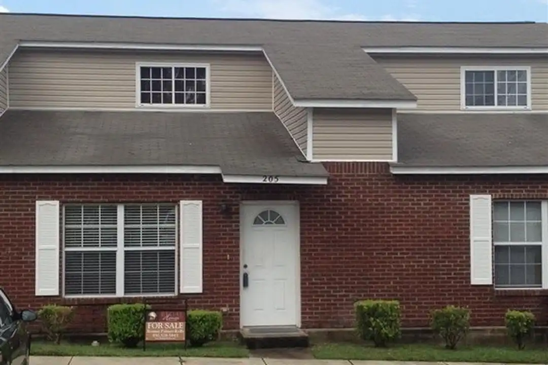 640 Eugenia St - View 2