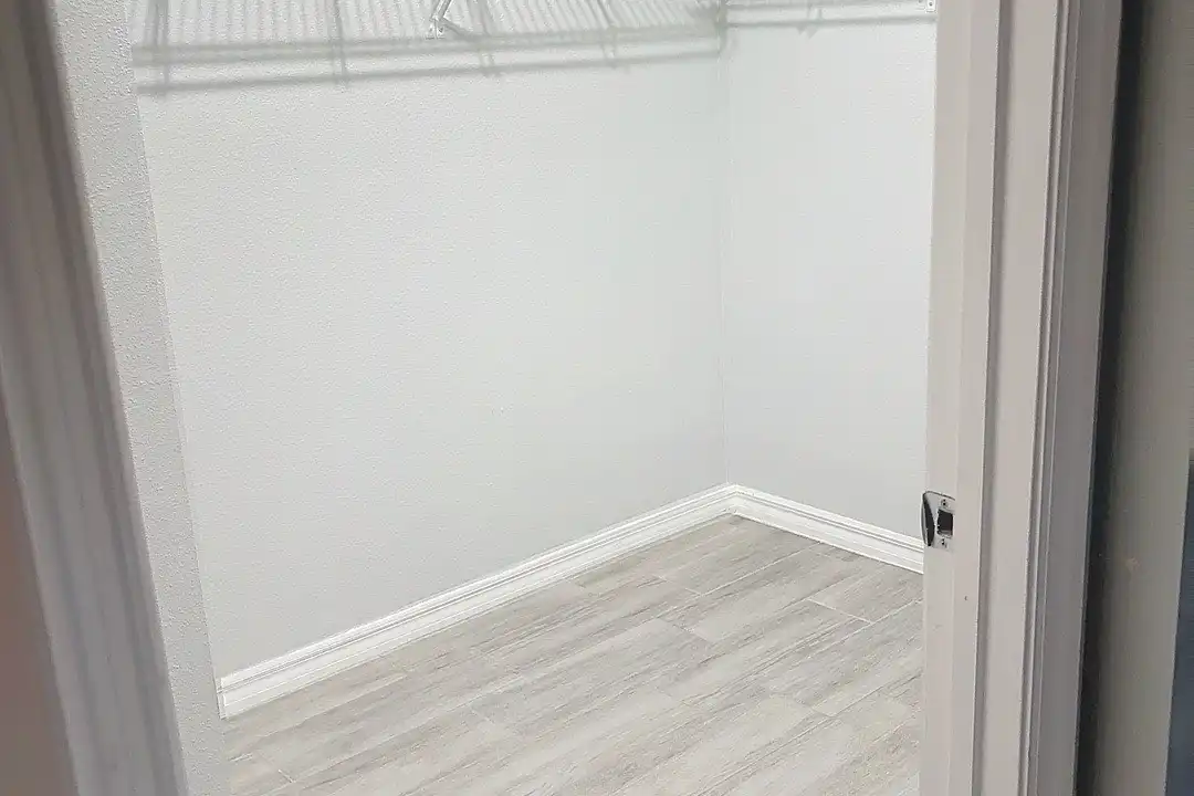 469 Ogelthorpe Dr - View 5
