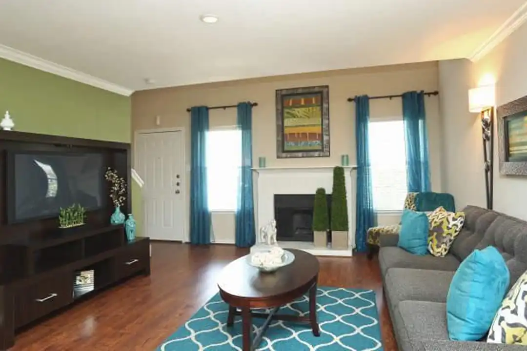 231 Interstate 45 N unit # 288 - More