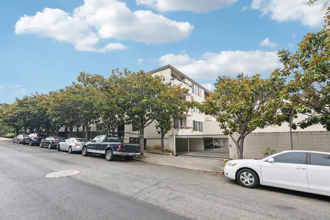1910 Berryman Street - More