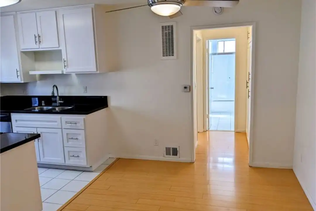 11948 Darlington Ave unit 4 - View 4