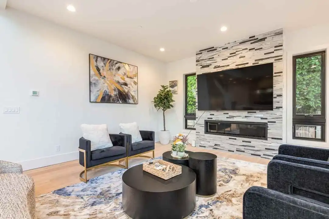 House in Bellevue - View 5