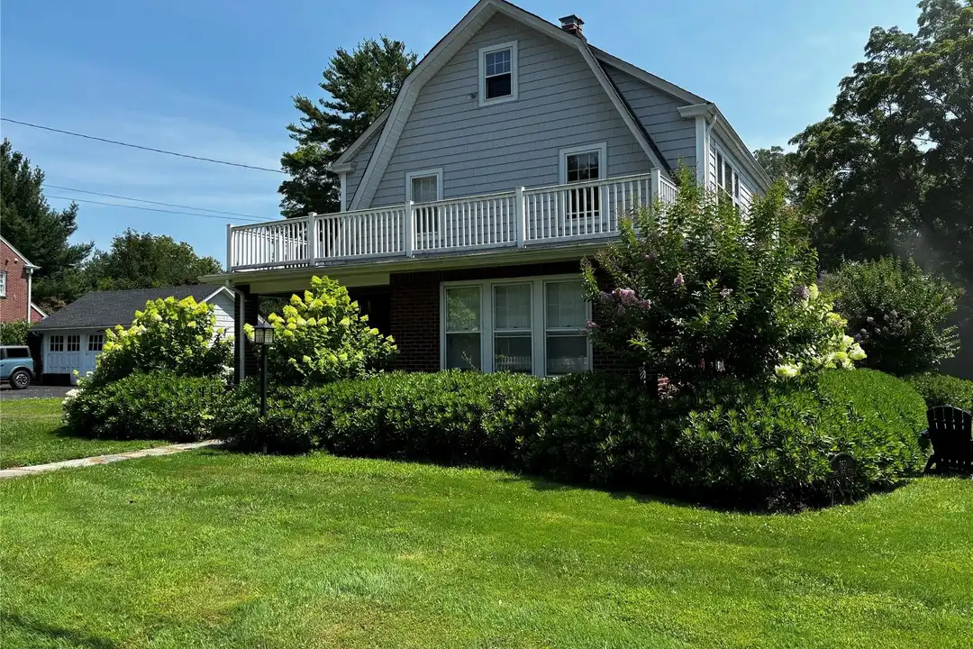 160 W Neck Rd – photo 1