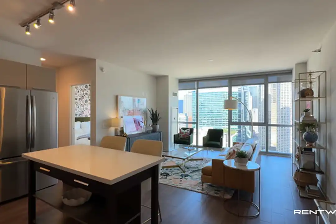 737 W Washington Blvd – photo 1