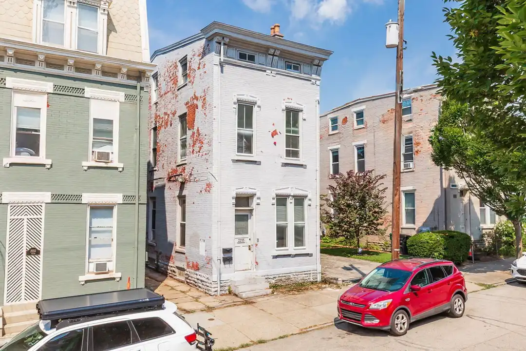 2235 Victor St unit 1b – photo 1 of 24