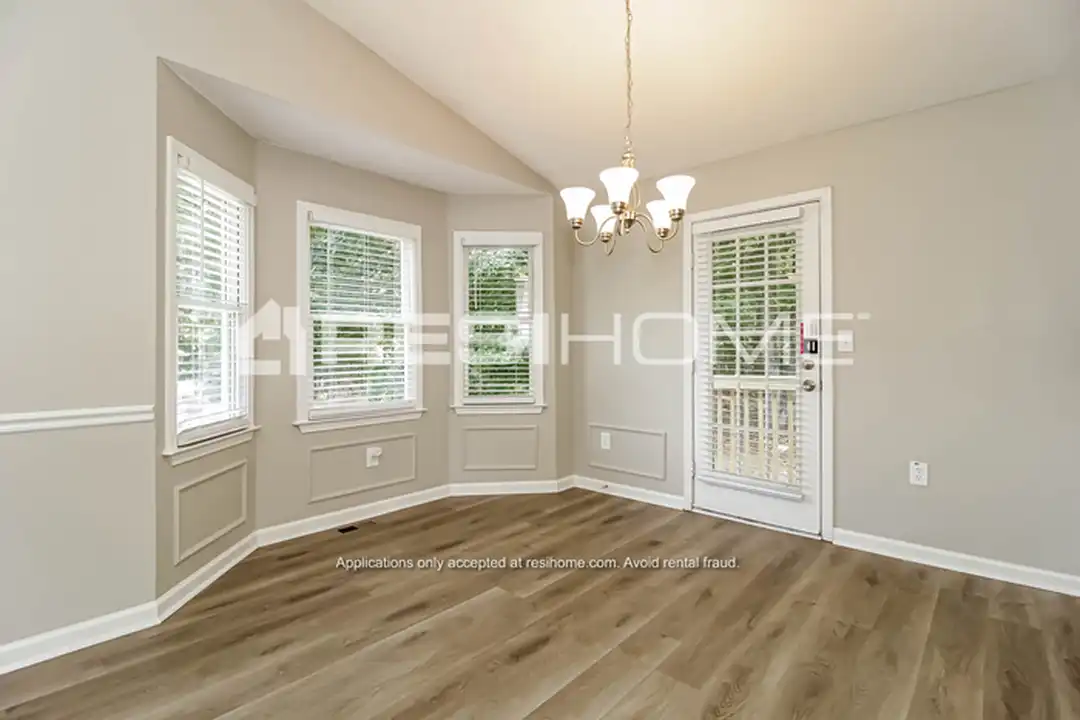 232 Wesley Mill Ln - More