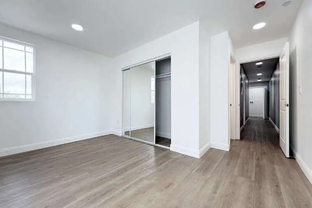 1731 E 68th St unit B - View 6