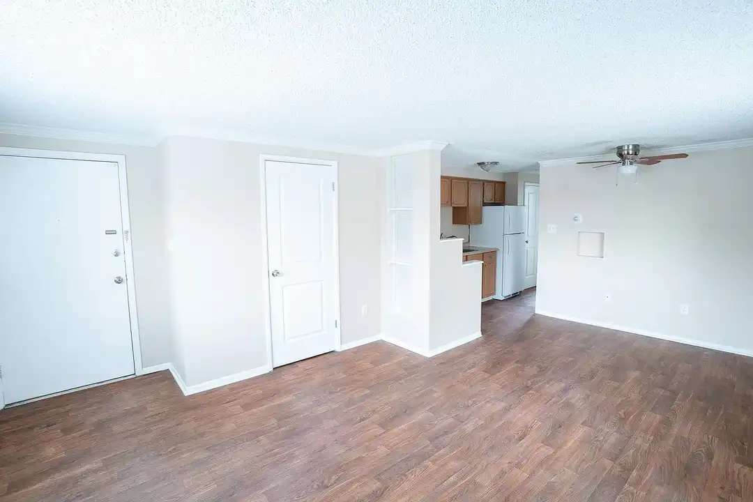 Knollwood and Tanglewood Apartments - View 5