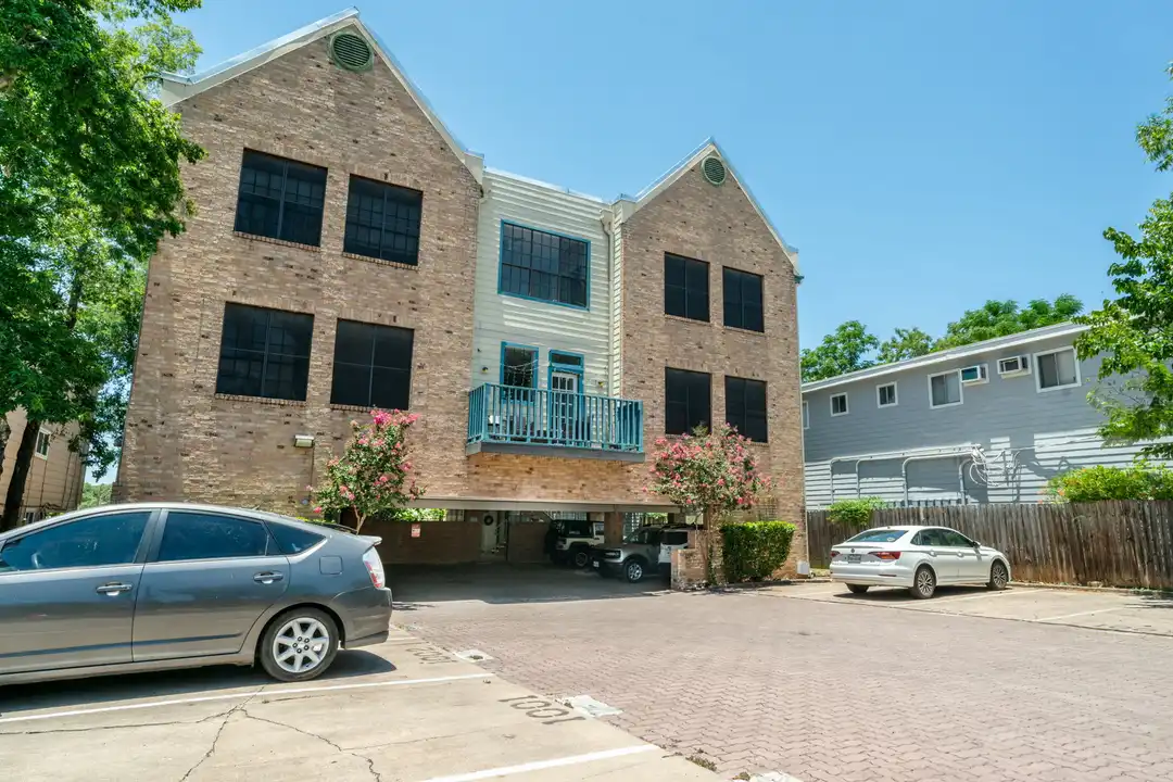 2300 Leon St unit 101 - More