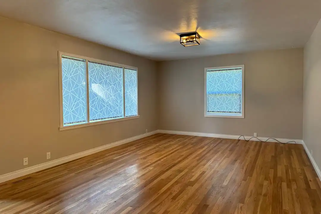 House in Renton - View 4