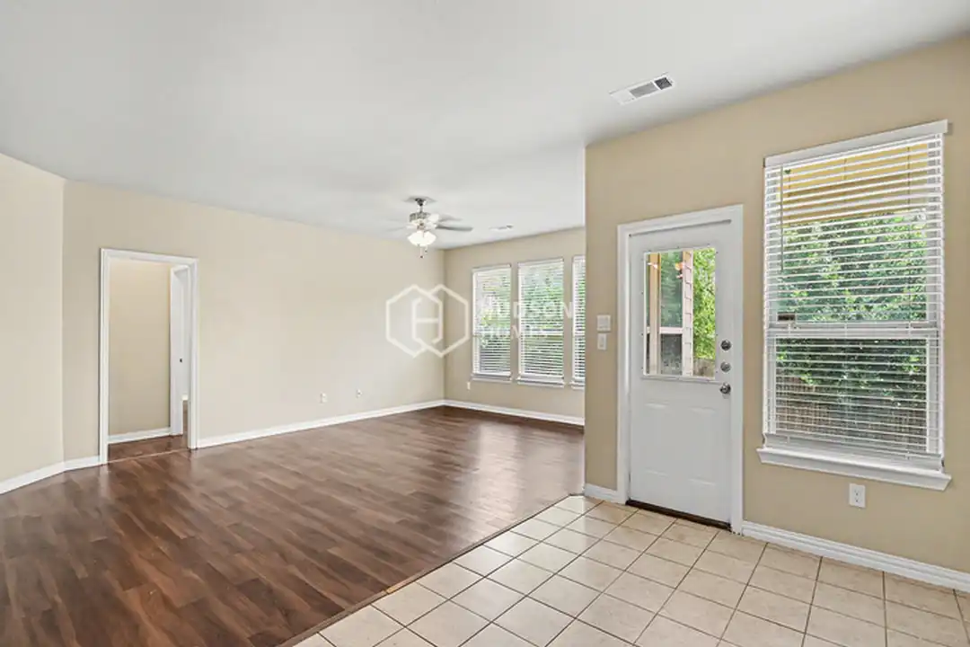 House in Fort Worth, Tarrant County - More