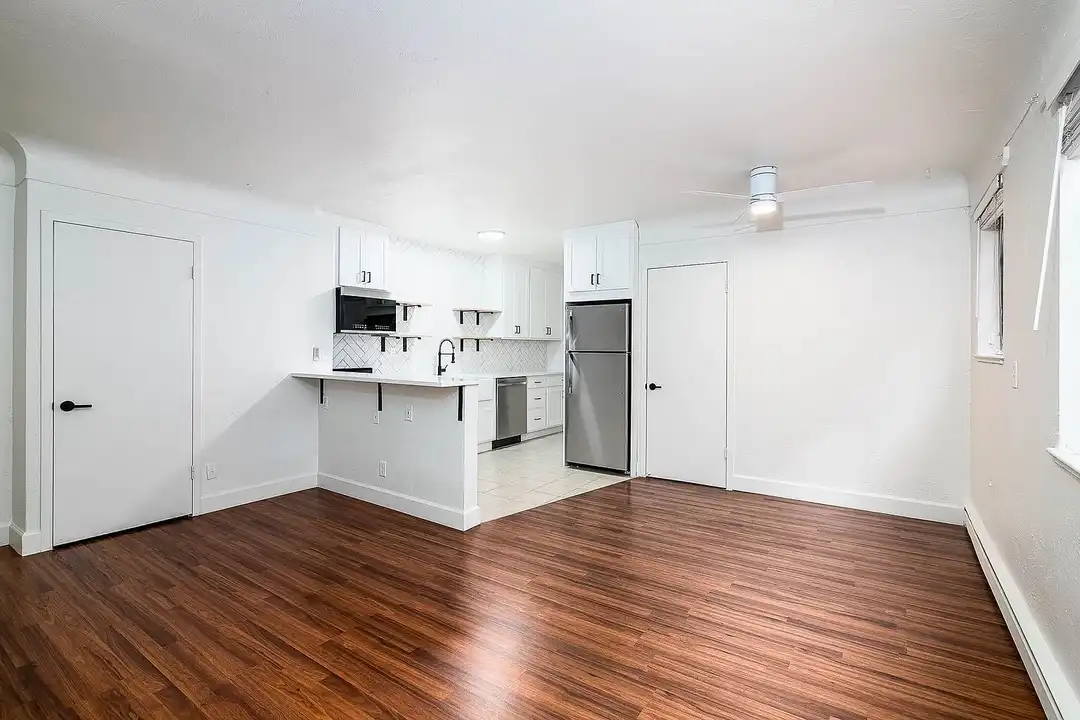 661 N Pearl St – pohled 4