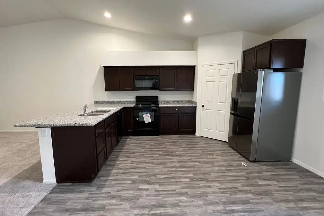 7394 E 38th St - View 6