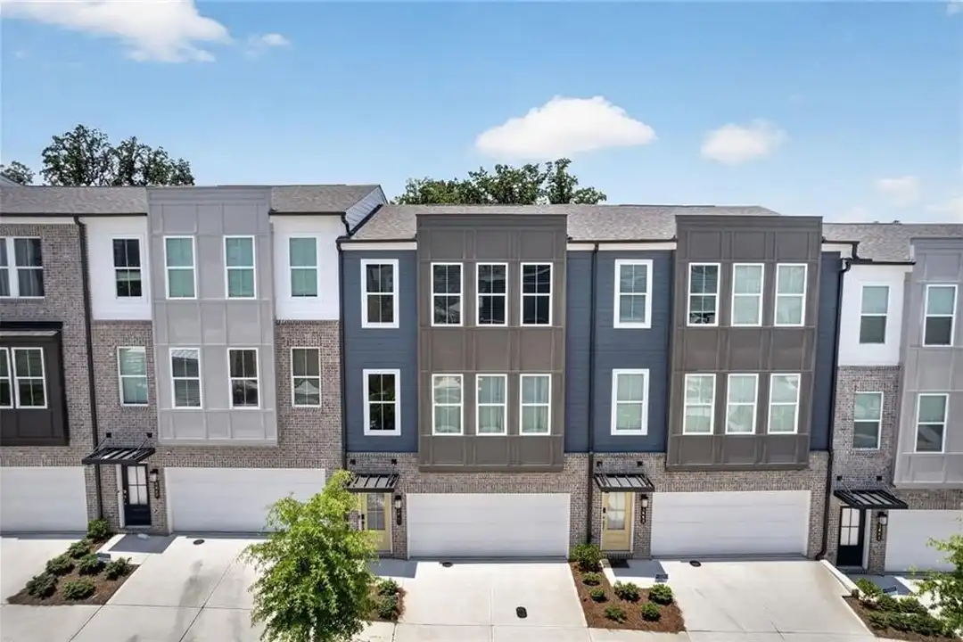 1445 Creekside Cir NW - View 2