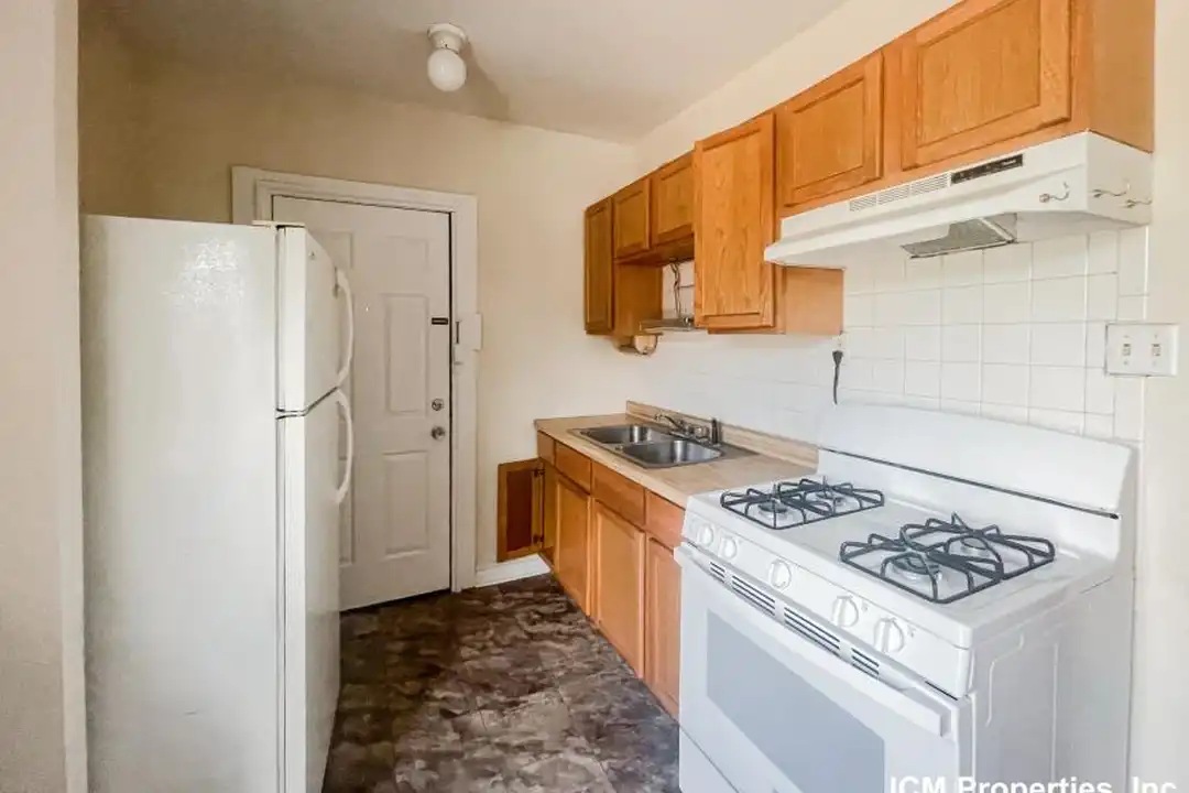 5941 N Paulina St - View 2