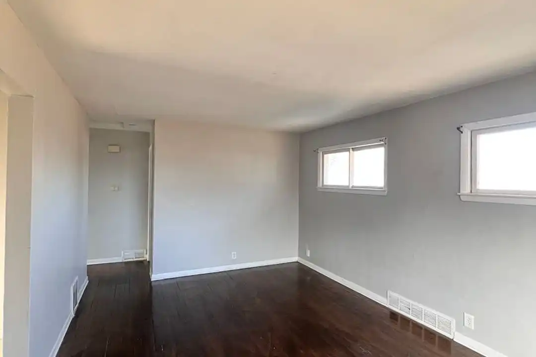 Apartment in Milwaukee, Westlawn - View 5