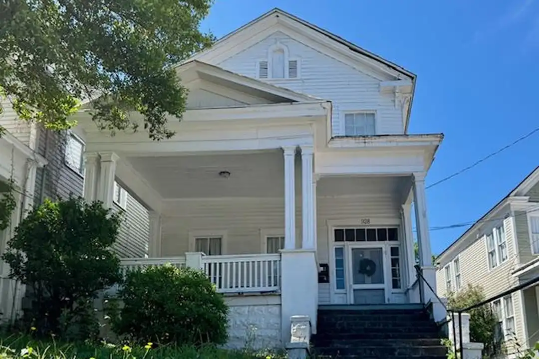 928 Magnolia St – photo 1 of 11