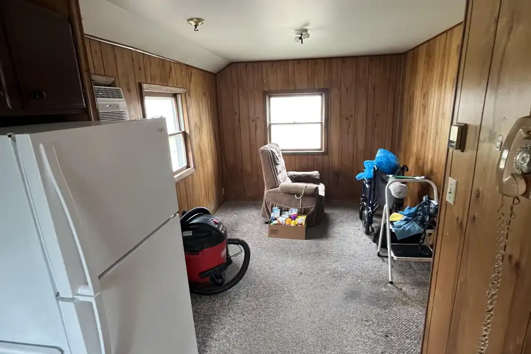 226 Beaver Ave NE unit D – photo 1 of 7