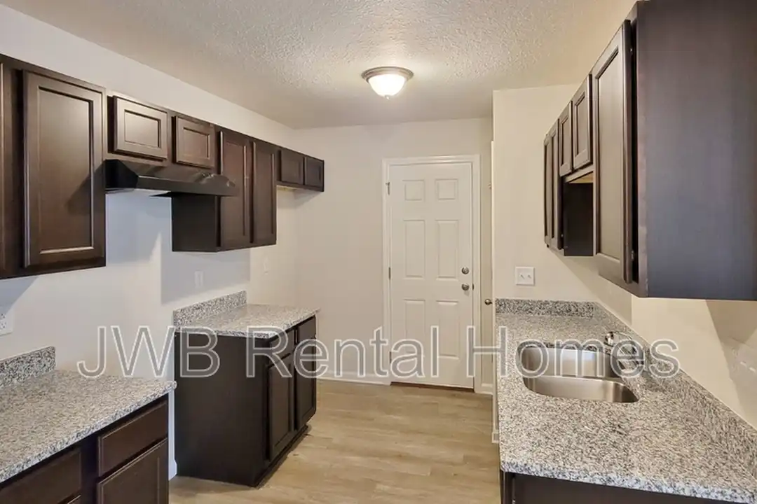 5652 Verbena Rd – pohled 2