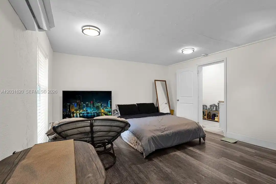 Apartment in Miami - View 3