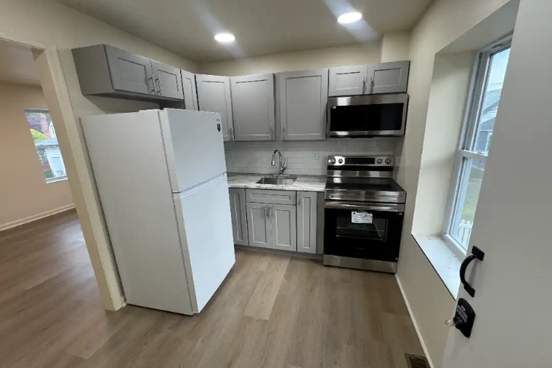 617 Fairview Ave unit 617 B – photo 1