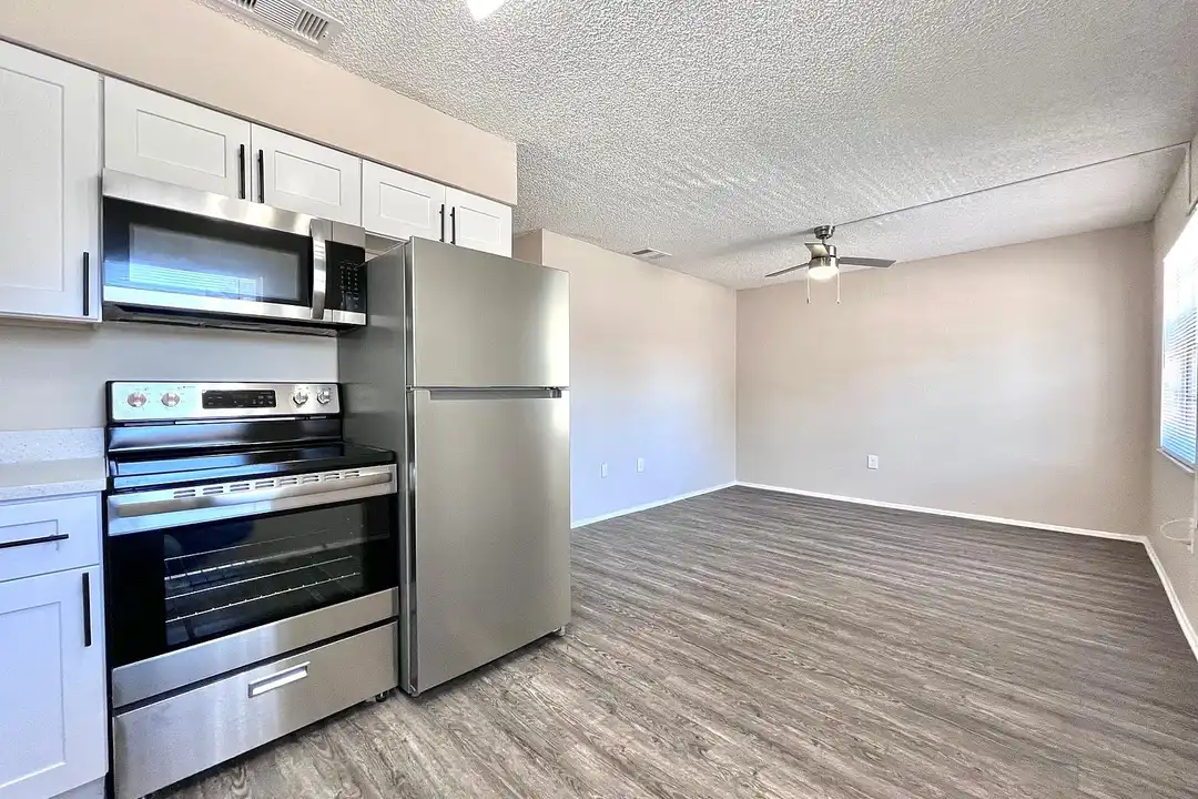 Apartment in Pinellas Park - View 2