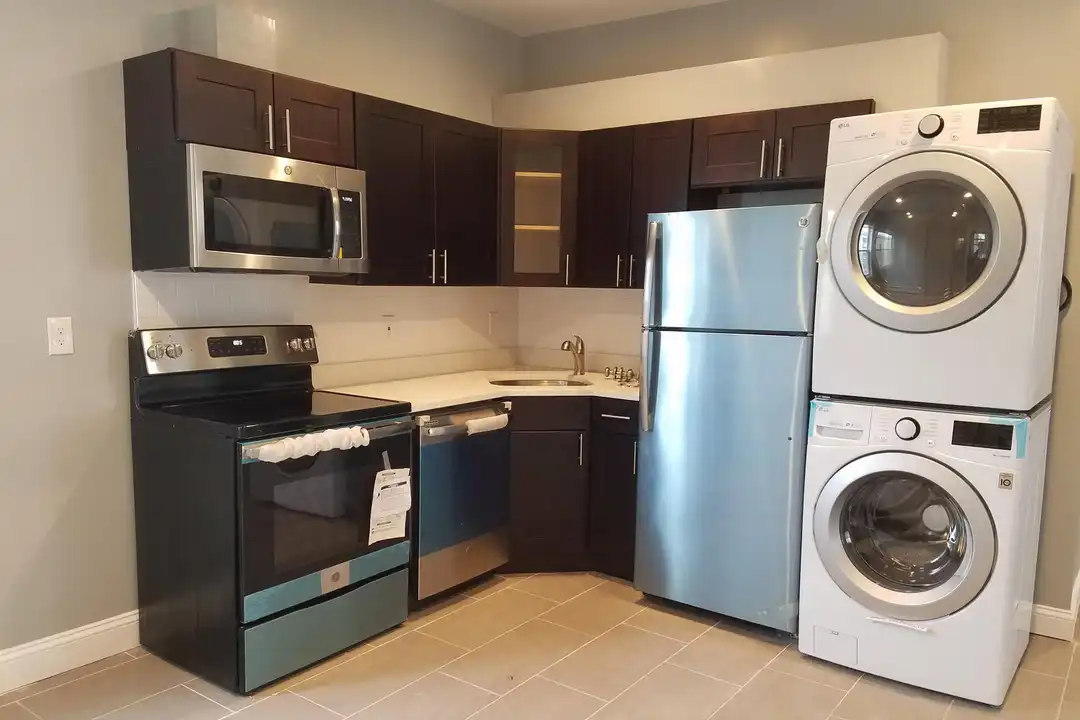 424 Bowdoin St unit 2 – photo 1 of 10
