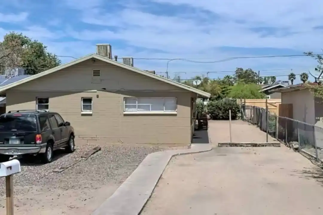Apartment in Phoenix, Maryvale - View 2
