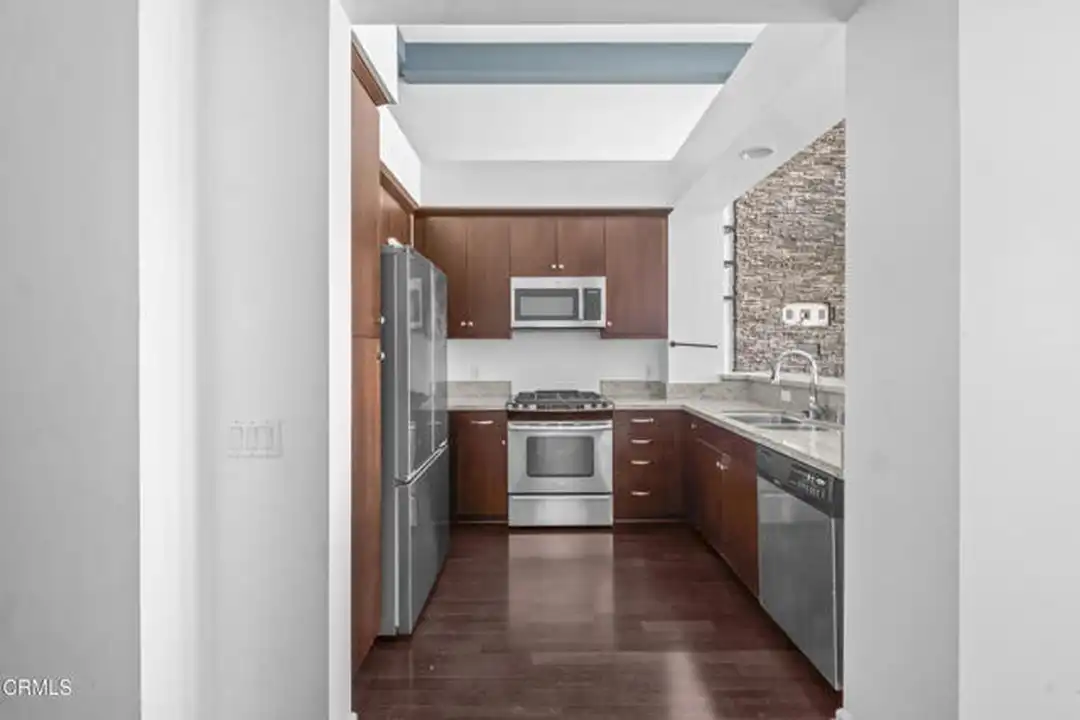 1901 Victoria Ave unit 201 - View 5